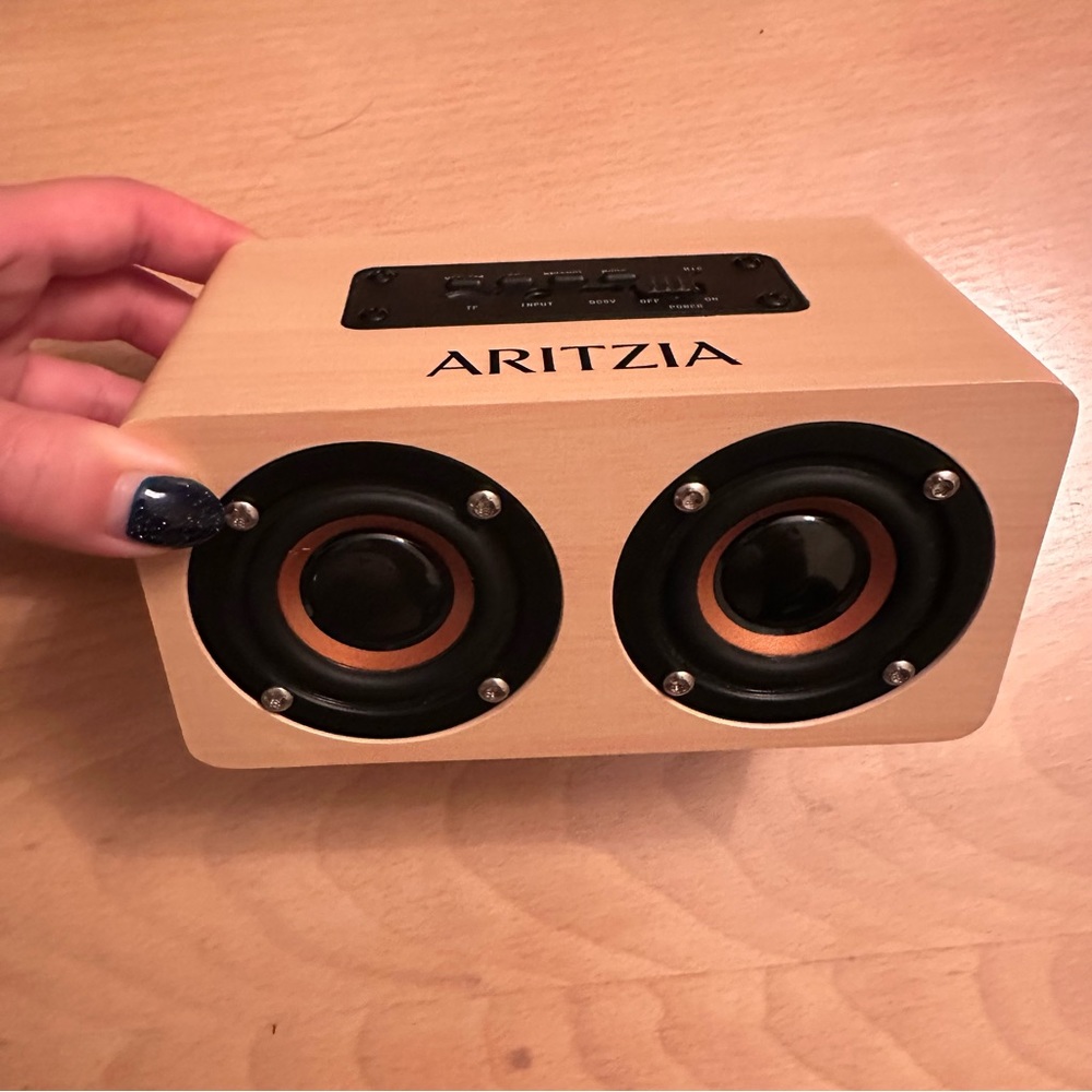 ARITZIA Portable Speakers